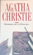 sangre en la piscina