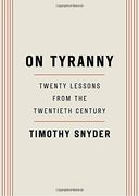 On Tyranny: Twenty Lessons From the Twentieth Century (en Inglés)