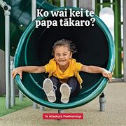 Ko wai kei te Papa Takaro? (en Inglés)