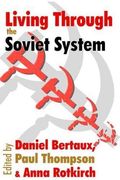Living Through the Soviet System (en Inglés)