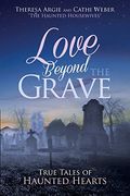 Love Beyond the Grave: True Tales of Haunted Hearts (en Inglés)