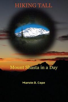 portada Hiking Tall: Mount Shasta in a Day (en Inglés)