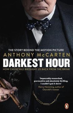 portada Darkest Hour: Official Tie-In for the Oscar-Winning Film Starring Gary Oldman (libro en inglés)