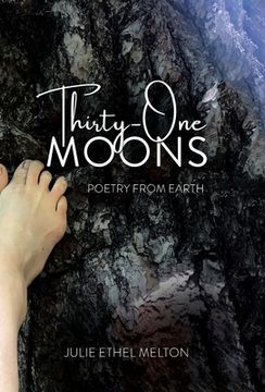 portada Thirty-One Moons: Poetry From Earth (en Inglés)