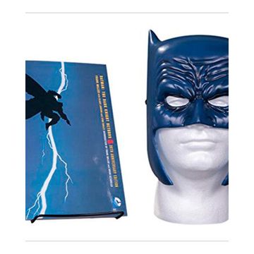 portada Batman: The Dark Knight Returns Book & Mask set 