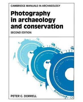 portada Photography in Archaeology and Conservation 2nd Edition Paperback (Cambridge Manuals in Archaeology) (en Inglés)