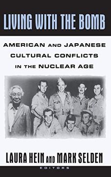 portada Living With the Bomb: American and Japanese Cultural Conflicts in the Nuclear Age: American and Japanese Cultural Conflicts in the Nuclear age (Japan in the Modern World) (in English)