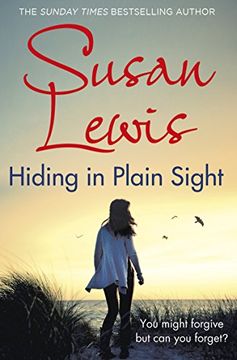 portada Hiding in Plain Sight (The Detective Andee Lawrence Series)