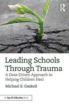 portada Leading Schools Through Trauma (en Inglés)