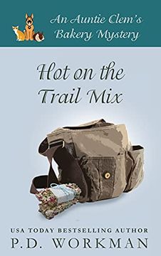 portada Hot on the Trail Mix: A Cozy Culinary & pet Mystery (15) (Auntie Clem'S Bakery) (en Inglés)