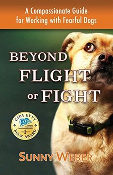 portada Beyond Flight or Fight: A Compassionate Guide for Working With Fearful Dogs (in English)