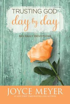 portada trusting god day by day: 365 daily devotions (in English)