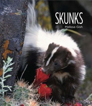 portada Living Wild: Skunks