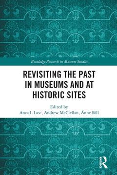 portada Revisiting the Past in Museums and at Historic Sites (Routledge Research in Museum Studies) (en Inglés)