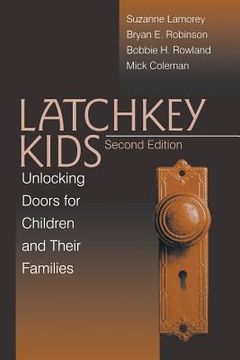 portada latchkey kids: unlocking doors for children and their families (en Inglés)