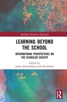 portada Learning Beyond the School: International Perspectives on the Schooled Society (en Inglés)