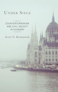 portada Under Siege: Counterterrorism and Civil Society in Hungary (en Inglés)