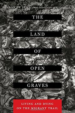 portada The Land of Open Graves: Living and Dying on the Migrant Trail (California Series in Public Anthropology)