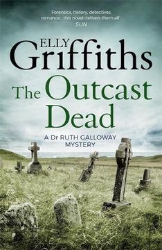 portada The Outcast Dead: The Dr Ruth Galloway Mysteries 6 (en Inglés)