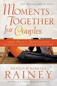 portada Moments Together for Couples: 365 Daily Devotions for Drawing Near to God & One Another (en Inglés)