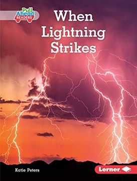 portada When Lightning Strikes (Let'S Look at Weather: Pull Ahead Readers - Nonfiction) (en Inglés)