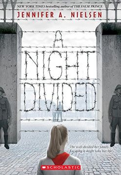 portada A Night Divided (Scholastic Gold) (in English)