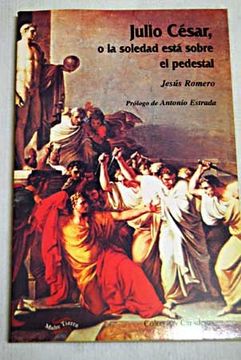 julio cesar soledad esta sobre pedestal