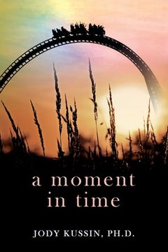 portada A Moment in Time: Finding Strength in a Pandemic (in English)