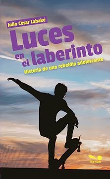 portada Luces en el Laberinto Historia de una Rebeldia Adolescente (in Spanish)