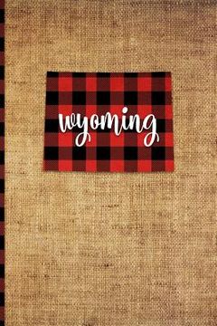 portada Wyoming: 6 X 9 108 Pages: Buffalo Plaid Wyoming State Silhouette Hand Lettering Cursive Script Design on Soft Matte Cover Noteb