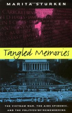 portada Tangled Memories: The Vietnam War, the Aids Epidemic, and the Politics of Remembering (en Inglés)
