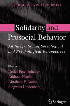 portada solidarity and prosocial behavior: an integration of sociological and psychological perspectives (en Inglés)