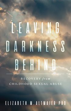 portada Leaving Darkness Behind: Recovery From Childhood Sexual Abuse (en Inglés)