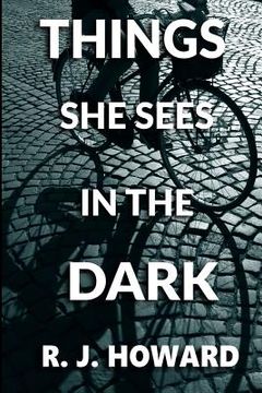 portada Things She Sees in the Dark: A Psychological Thriller of Suspense (en Inglés)