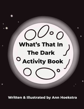 portada What's That In The Dark Activity Book (en Inglés)