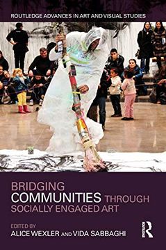 portada Bridging Communities Through Socially Engaged art (Routledge Advances in art and Visual Studies) (en Inglés)