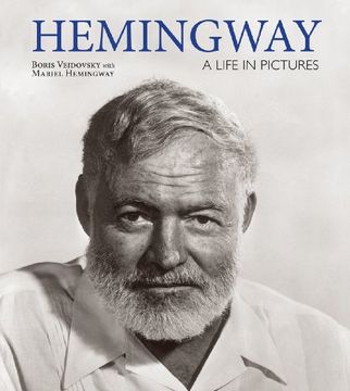 portada Hemingway: A Life in Pictures (en Inglés)