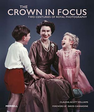 portada The Crown in Focus: Two Centuries of Royal Photography 