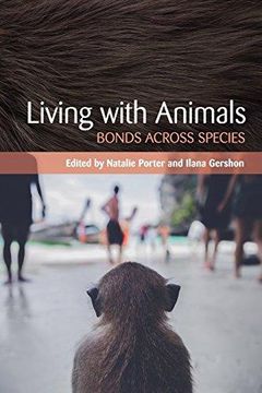 portada Living with Animals: Bonds Across Species (en Inglés)