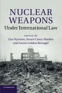 portada Nuclear Weapons Under International law (en Inglés)