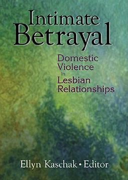 portada intimate betrayal (en Inglés)