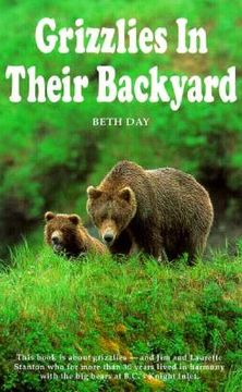 portada grizzlies in their backyard (en Inglés)
