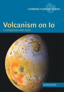 portada Volcanism on io: A Comparison With Earth (Cambridge Planetary Science) (in English)
