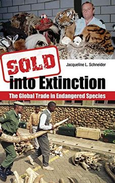 portada Sold Into Extinction: The Global Trade in Endangered Species (Global Crime and Justice) (en Inglés)