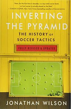 portada Inverting the Pyramid: The History of Soccer Tactics (en Inglés)