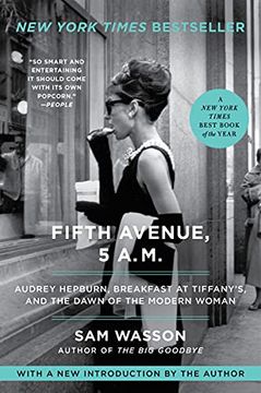 portada Fifth Avenue, 5 A. M. Audrey Hepburn, Breakfast at Tiffany'S, and the Dawn of the Modern Woman (en Inglés)