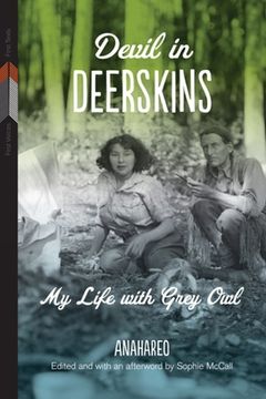 portada Devil in Deerskins: My Life with Grey Owl (en Inglés)