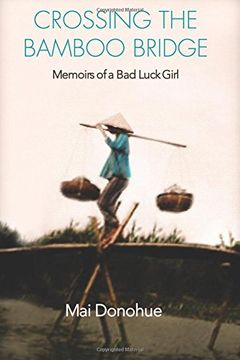 portada Crossing the Bamboo Bridge: Memoirs of a Bad Luck Girl (en Inglés)