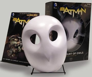 portada Batman Court of Owls Mask Book (Batman: The new 52) 