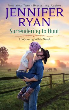 portada Surrendering to Hunt: A Wyoming Wilde Novel (Wyoming Wilde, 2) (en Inglés)